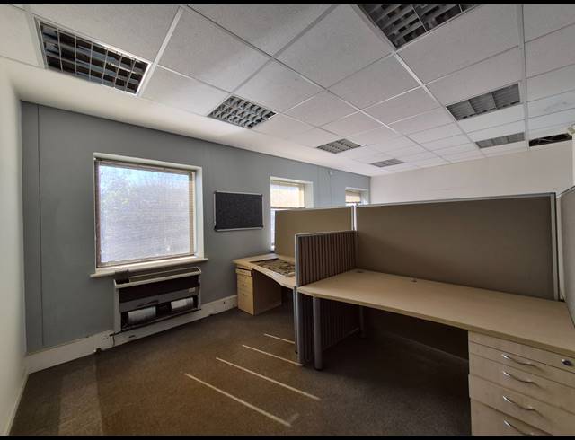 1,099M² OFFICE TO LET IN HYDE PARK